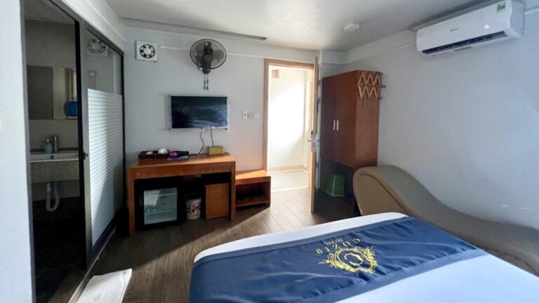 Cozi 9 Hải Phòng- Phòng VIP 1 giường cửa sổ lớn (VIP Double Room)